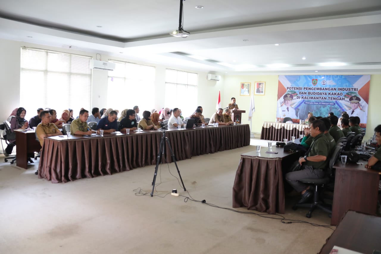 Dukung Kemajuan Sektor Perkebunan, Asisten Ekbang Sri Widanarni Buka Seminar Potensi Pengembangan Industri dan Budidaya Kakao di Kalteng