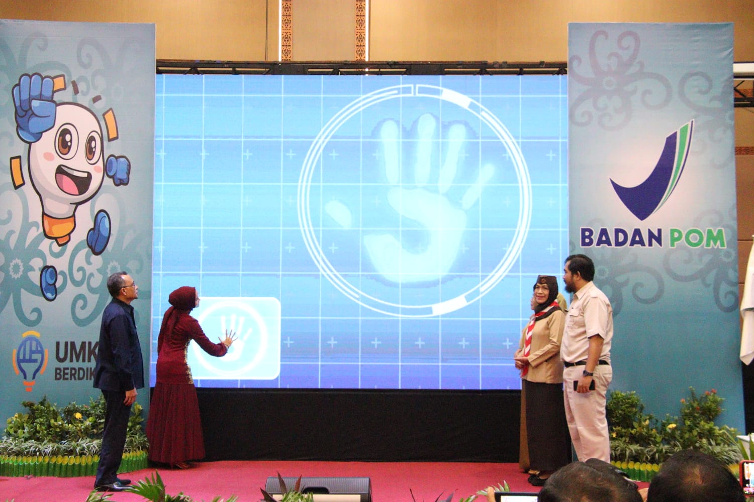 Ketua Dekranasda Ivo Sugianto Sabran Launching Inovasi Layanan Publik UMKM BERDIKARI