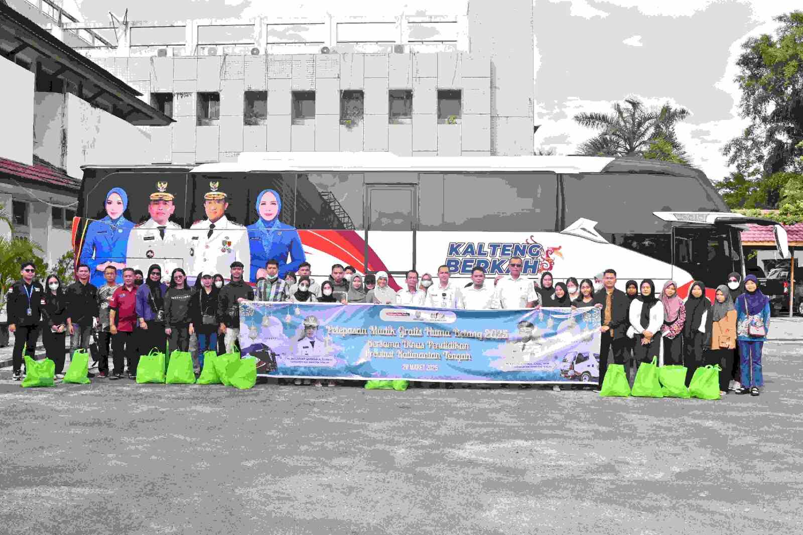 ‎Pemprov Kalteng Lepas Ratusan Pemudik Gratis, Pemudik Apresiasi Program dan Harap Berlanjut