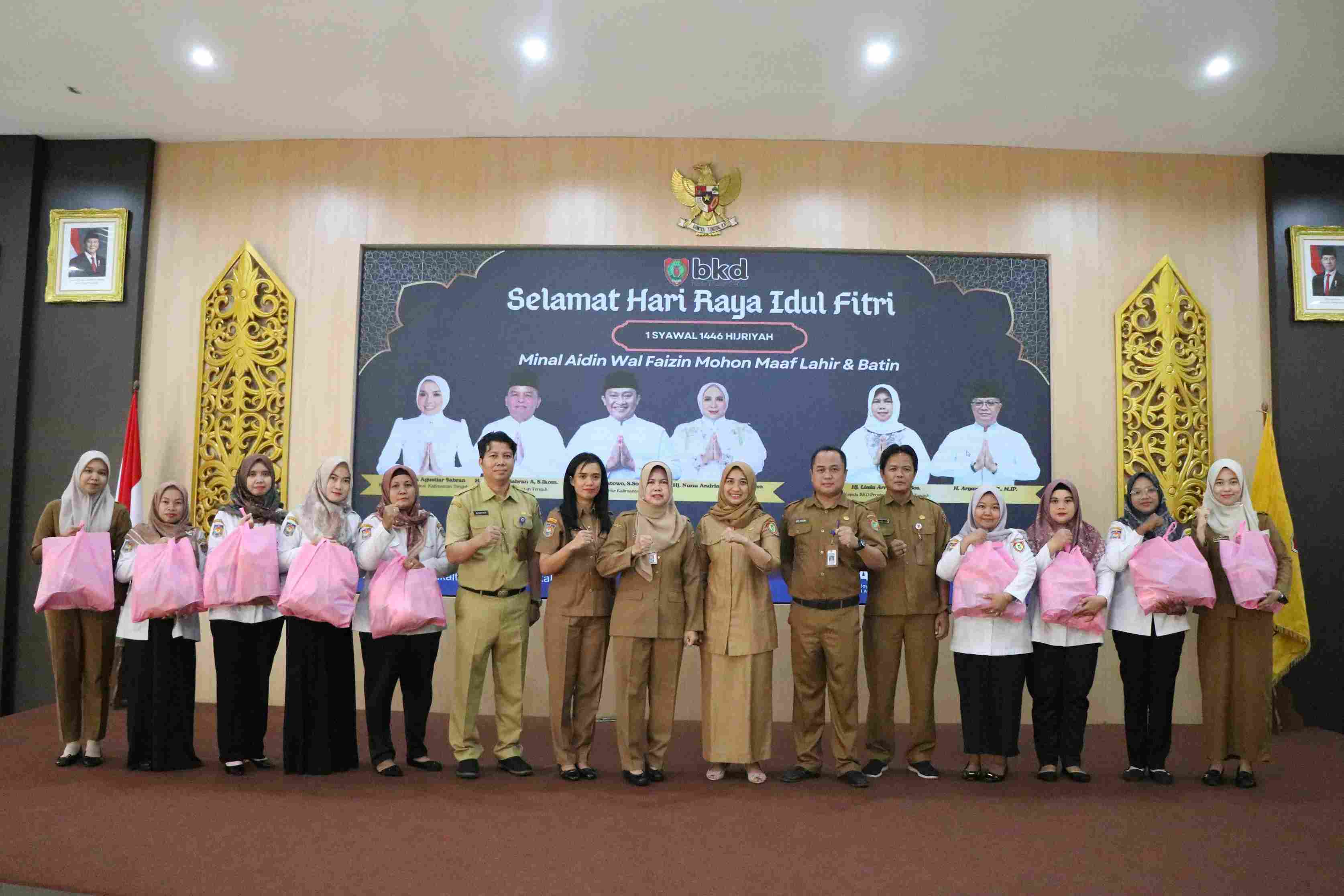 Pererat Kekeluargaan, BKD Prov. Kalteng Selenggarakan Silaturahmi dan Pembagian Bingkisan Menjelang Idulfitri 1446 H