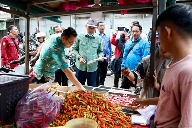 Sahli Gubernur Yuas Elko dan TPID Kalteng Lakukan Pemantauan Harga Pangan Menjelang Hari Raya Idul Fitri 1446 H/  2025 M