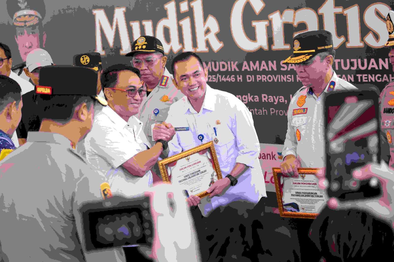 ‎Pemprov Kalteng Lepas Ratusan Pemudik Gratis, Pemudik Apresiasi Program dan Harap Berlanjut