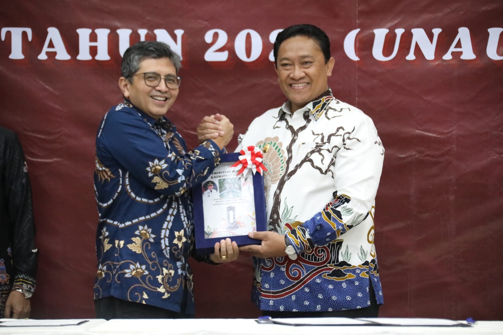 Wagub Edy Pratowo Serahkan Laporan Keuangan Pemerintah Daerah Tahun 2024 kepada Kepala BPK RI Perwakilan Kalteng