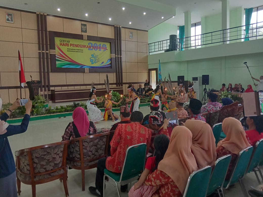 Menguatkan Pendidikan Dengan Memajukan Kebudayaan