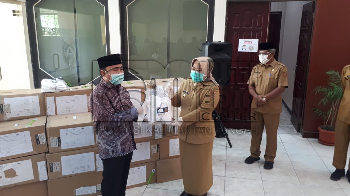 Gubernur Kalteng Serahkan Bantuan Kepada Masyarakat Dan Jurnalis Di Kobar 