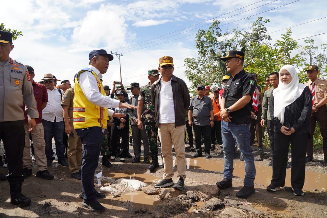 Gubernur Agustiar Sabran Tinjau Langsung Lokasi Banjir di Kabupaten Barito Selatan, Sekaligus Distribusikan Bantuan