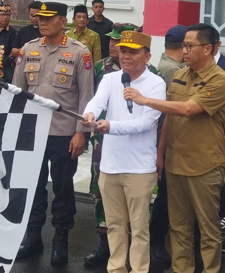 Plt. Kadis Ketahanan Pangan Prov. Kalteng Ikuti Pelepasan Pengiriman Bantuan Darurat Bencana Banjir di Wilayah Barito