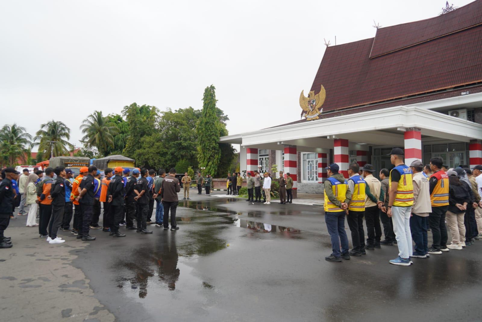 Gubernur Agustiar Sabran Lepas Bantuan Darurat Bencana Banjir di Wilayah Barito