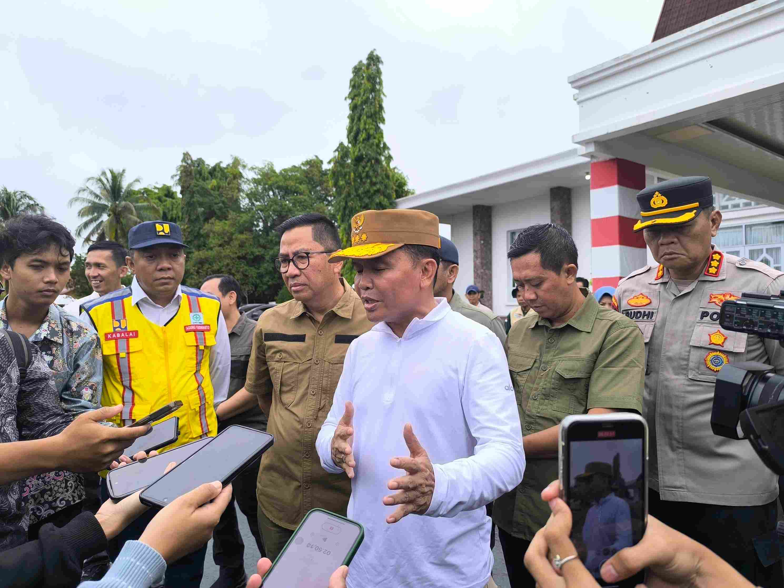Gubernur Kalteng Lepas Bantuan Darurat Banjir Barito, Kasat Pol PP Kalteng Siap Kawal Distribusi Hingga Tepat Sasaran