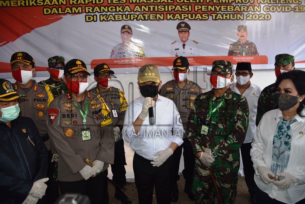 Warga Kapuas Ikuti Rapid Tes Massal