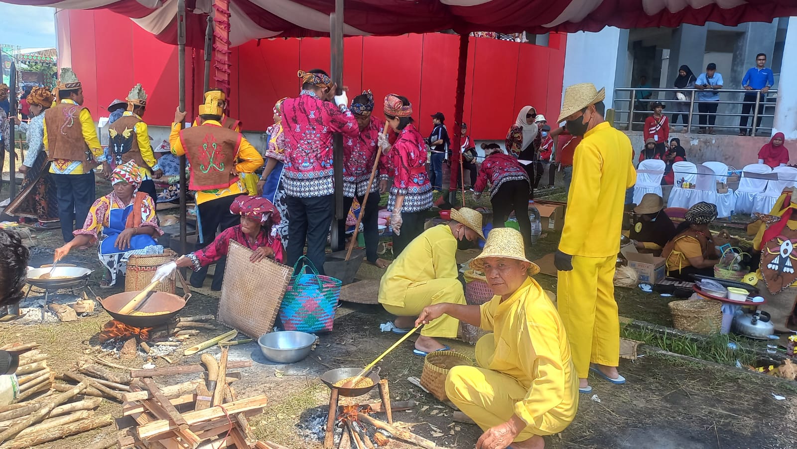 Pengenalan Tradisi Leluhur Dayak Kalteng melalui Lomba Mangenta 