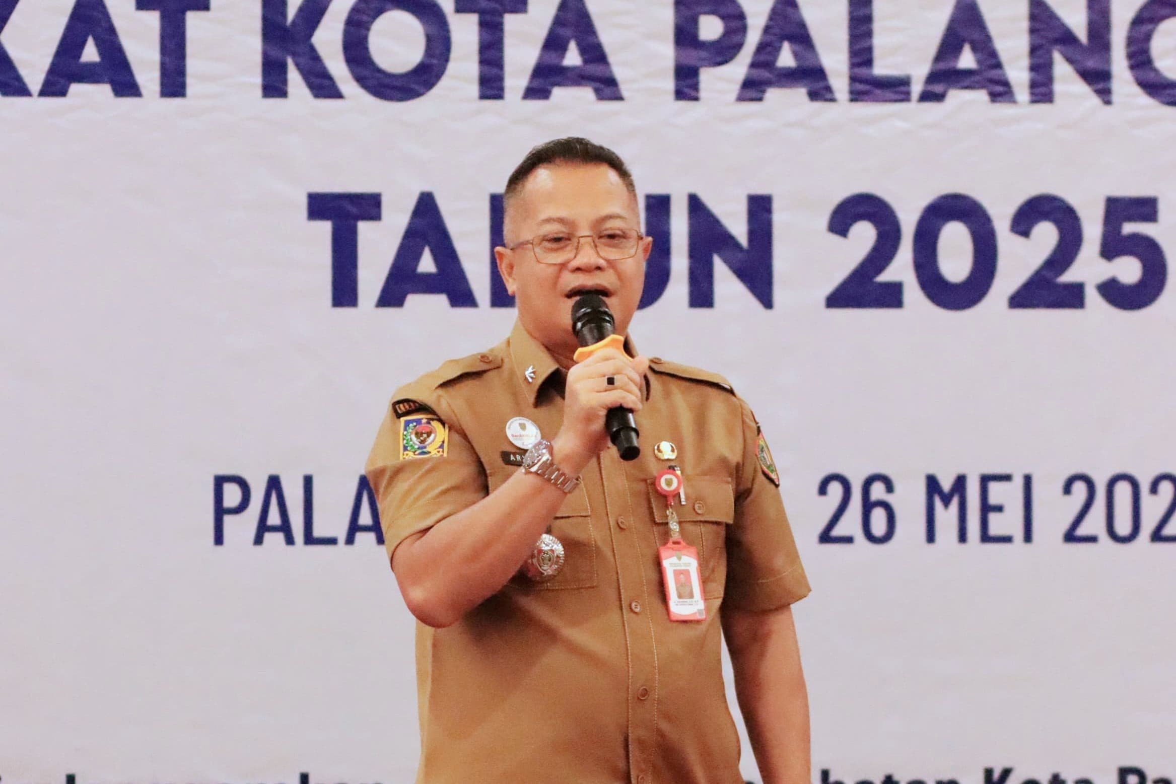 Kepala Dinas PMD Prov. Kalteng Sampaikan Paparan pada Pertemuan Advokasi Pokjanal Posyandu Tingkat Kota Palangka Raya Tahun 2025