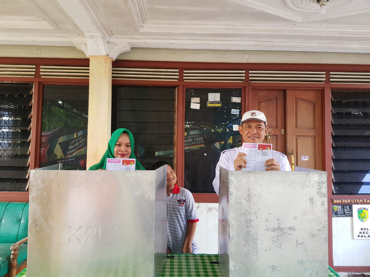 Gubernur Provinsi Kalimantan Tengah dan Sekda Provinsi Kalimantan Tengah Berpartisipasi Pesta Demokrasi Pilkada