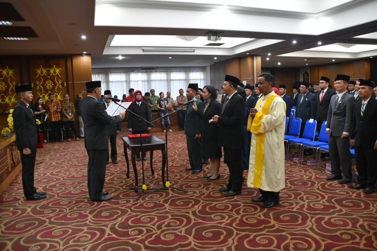 Gubernur Harapkan Pejabat Yang Baru Dilantik Bisa Berikan Peningkatan Pelayanan Kepada Masyarakat