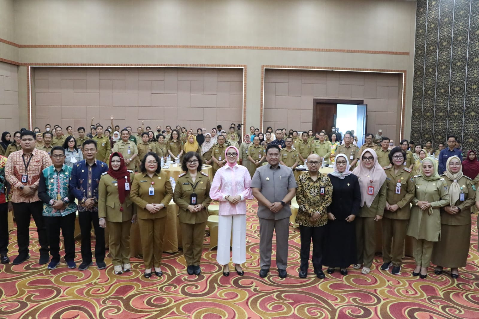 Upayakan Percepatan Penurunan Stunting, Wagub Edy Pratowo Buka Seminar Hasil Kajian Survey Percepatan Penurunan Stunting di Kalimantan Tengah Tahun 2023