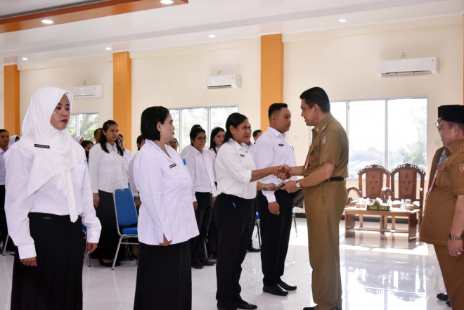 Pj Bupati Kobar Lantik 190 PPPK Jabatan Fungsional Guru