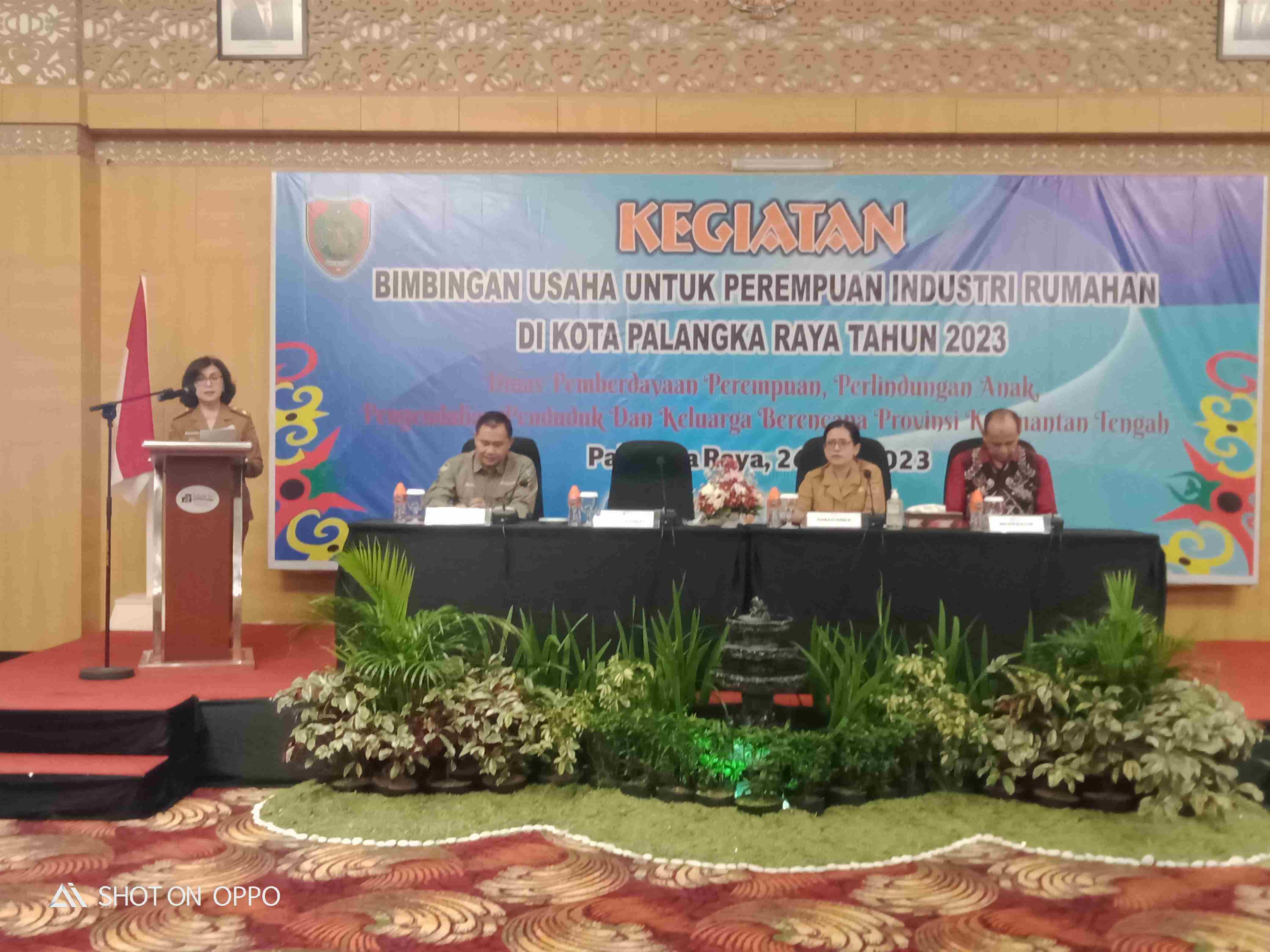 DP3APPKB Prov. Kalteng Gelar Kegiatan Bimbingan Usaha Untuk Perempuan Industri Rumahan