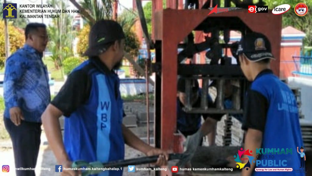 Tingkatkan Program Kemandirian Narapidana, Lapas Sampit Produksi Batako