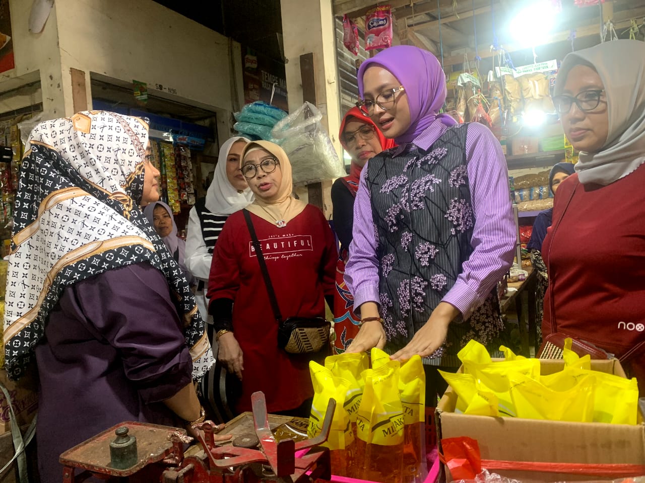 Ketua TP-PKK Ivo Sugianto Sabran Lakukan Pengecekan Harga Bahan Pokok di Pasar Kotawaringin Timur