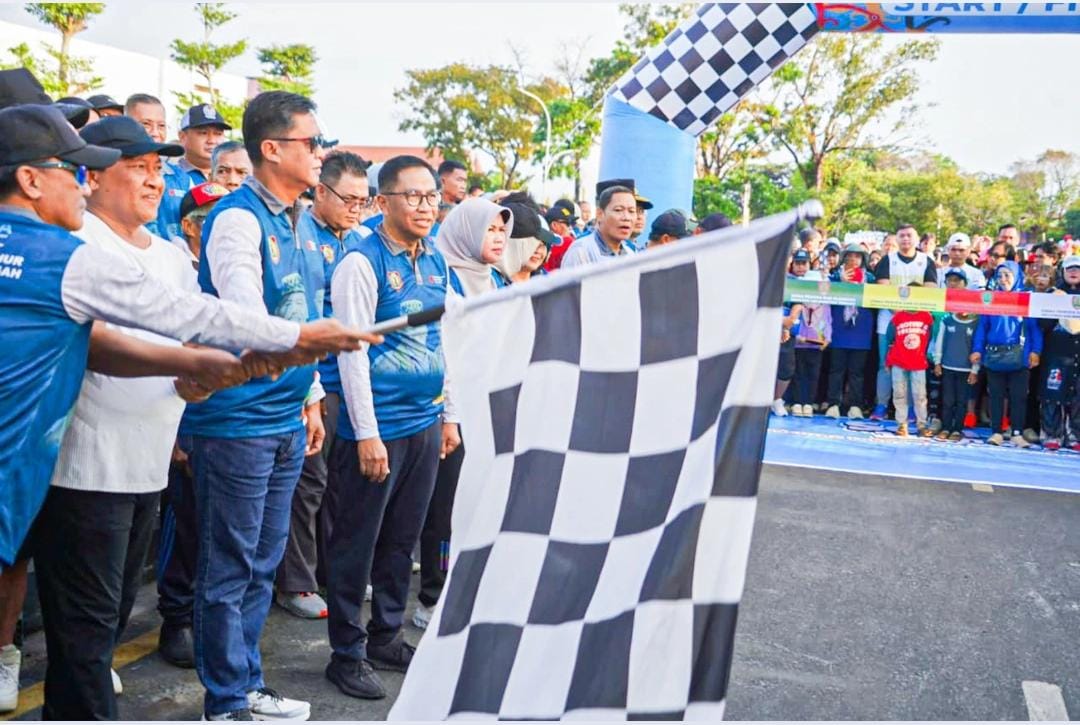 Wagub Kalteng Lepas Jalan Sehat, Tandai Dimulainya Gubernur Cup 2025