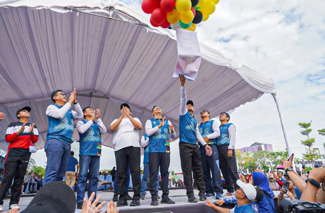 Wagub Kalteng Lepas Jalan Sehat, Tandai Dimulainya Gubernur Cup 2025
