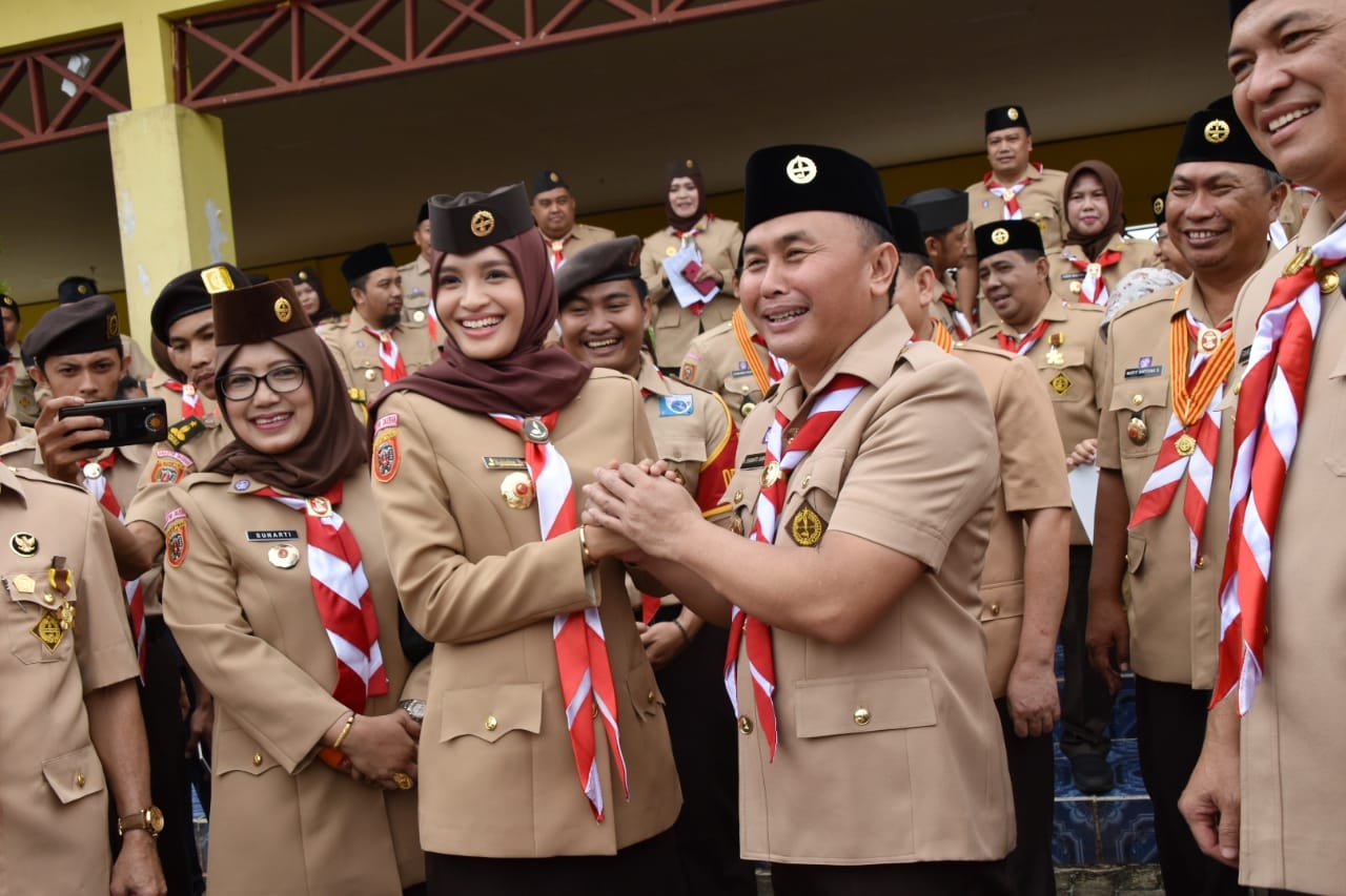 Gubernur Kalteng Beserta Isteri Tandatangani Prasasti Perkemahan Wirakarya