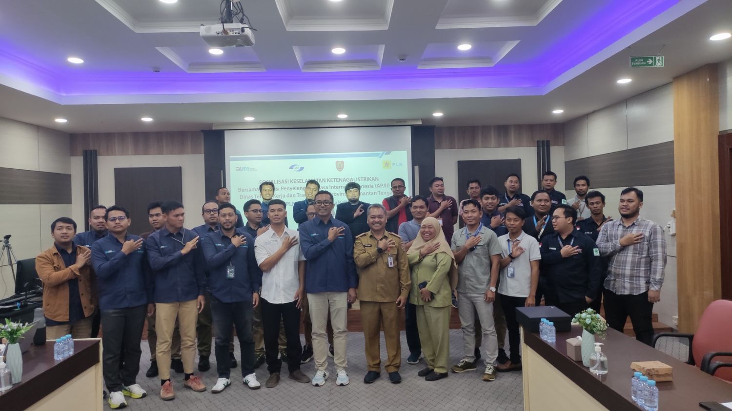 Kadis Nakertarans Prov. Kalteng Ingatkan K3 pada PLN UP3 dan APJII