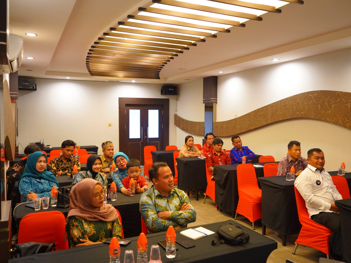 Kaban Kesbangpol Prov. Kalteng Tekankan Pentingnya Falsafah Huma Betang bagi Aparatur Pemerintah Desa dan Pengurus Kelembagaan Desa
