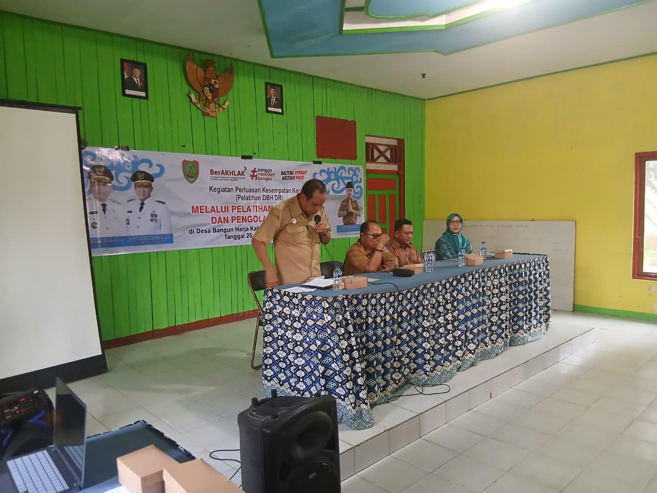 Disnakertrans Prov. Kalteng Gelar Pelatihan Handicraft & Pengolahan Madu di Seruyan