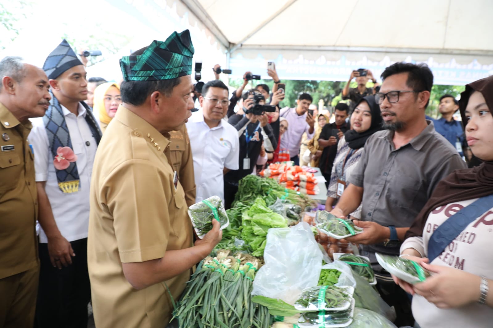 Buka Gerakan Pangan Murah di Kendari, Mendagri Tekankan Intervensi Stok Beras untuk Kendalikan Inflasi