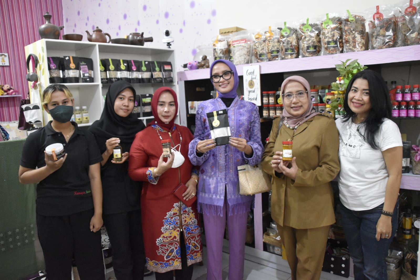 Ketua TP PKK Ivo Sugianto Sabran Dukung UMKM Jamu Kanaya Herbal Maju Hingga ke Kancah Nasional