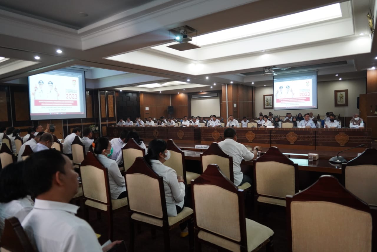 Asisten Ekbang Sri Widanarni Buka Rakor Pengendalian Administrasi Pelaksanaan Pembangunan Konstruksi di Wilayah Provinsi dan Kabupaten/Kota se-Kalteng