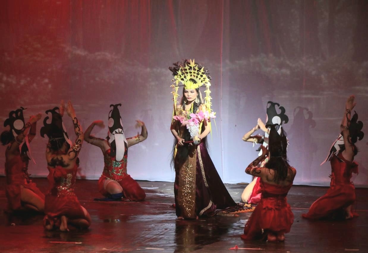 Mewakili Gubernur Kalteng, Yuas Elko Sampaikan Apresiasi pada Pementasan Dayak Opera Nyai Nyalong Apoi 2