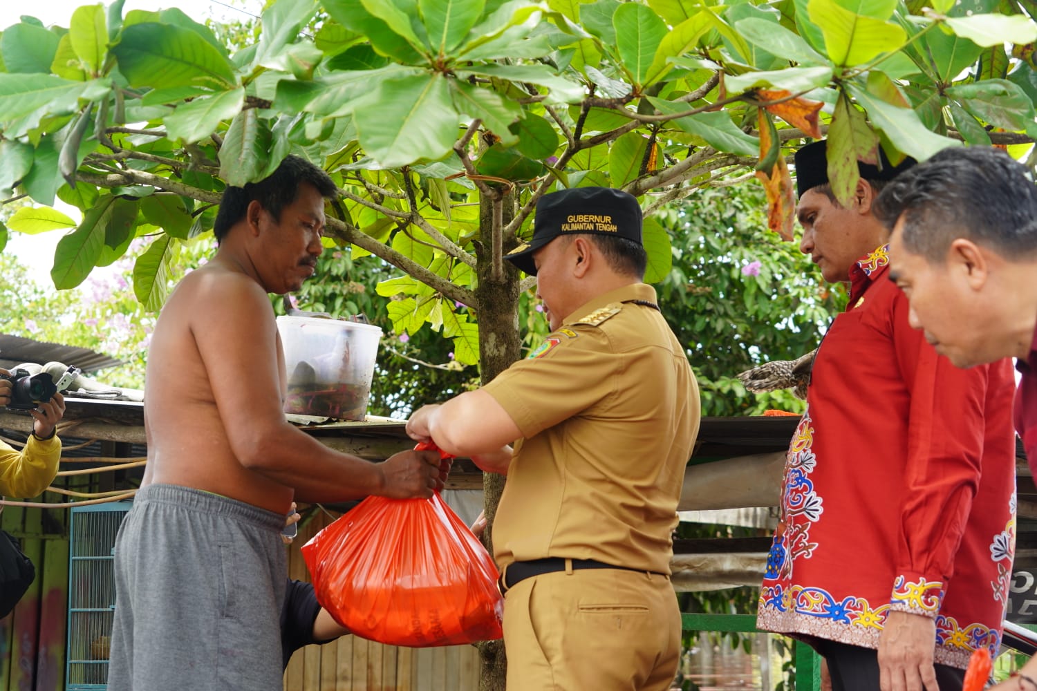 Gubernur Kalteng Sugianto Sabran : Bantuan Untuk Masyarakat Terdampak Banjir Harus Sampai Hingga  Titik Tersulit Dijangkau