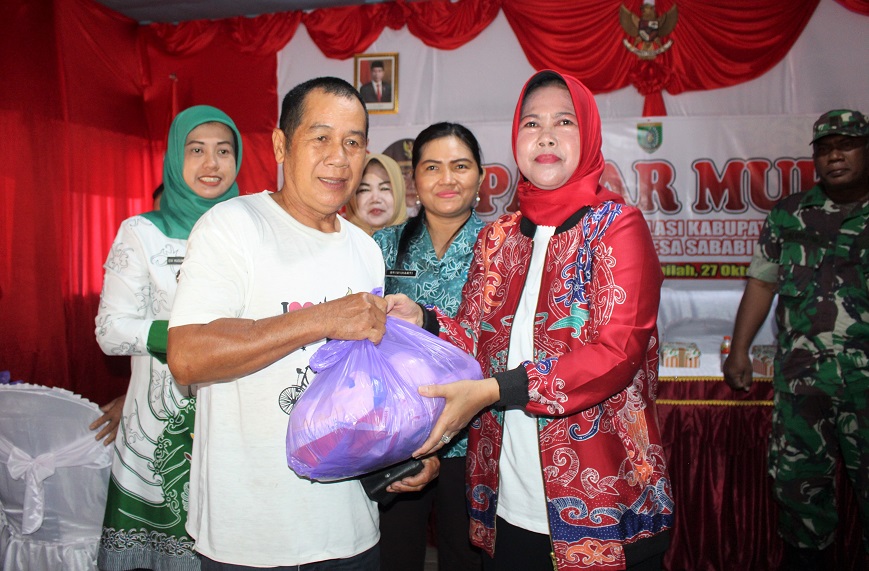 Pj. Bupati Barito Selatan Buka Kegiatan Pasar Murah di Desa Sababilah