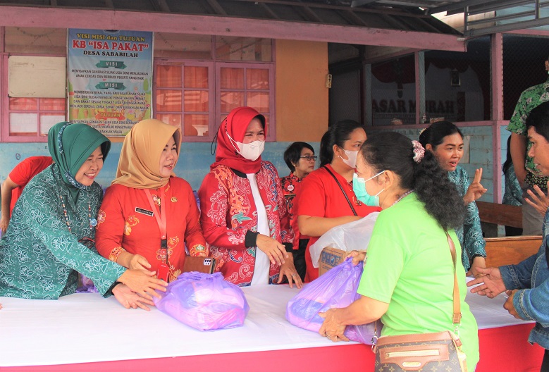 Pj. Bupati Barito Selatan Buka Kegiatan Pasar Murah di Desa Sababilah