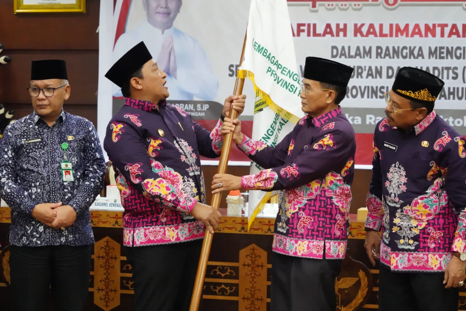 Wagub Edy Pratowo Lepas Kafilah Kalteng Ikuti STQH Nasional XXVII di Provinsi Jambi 