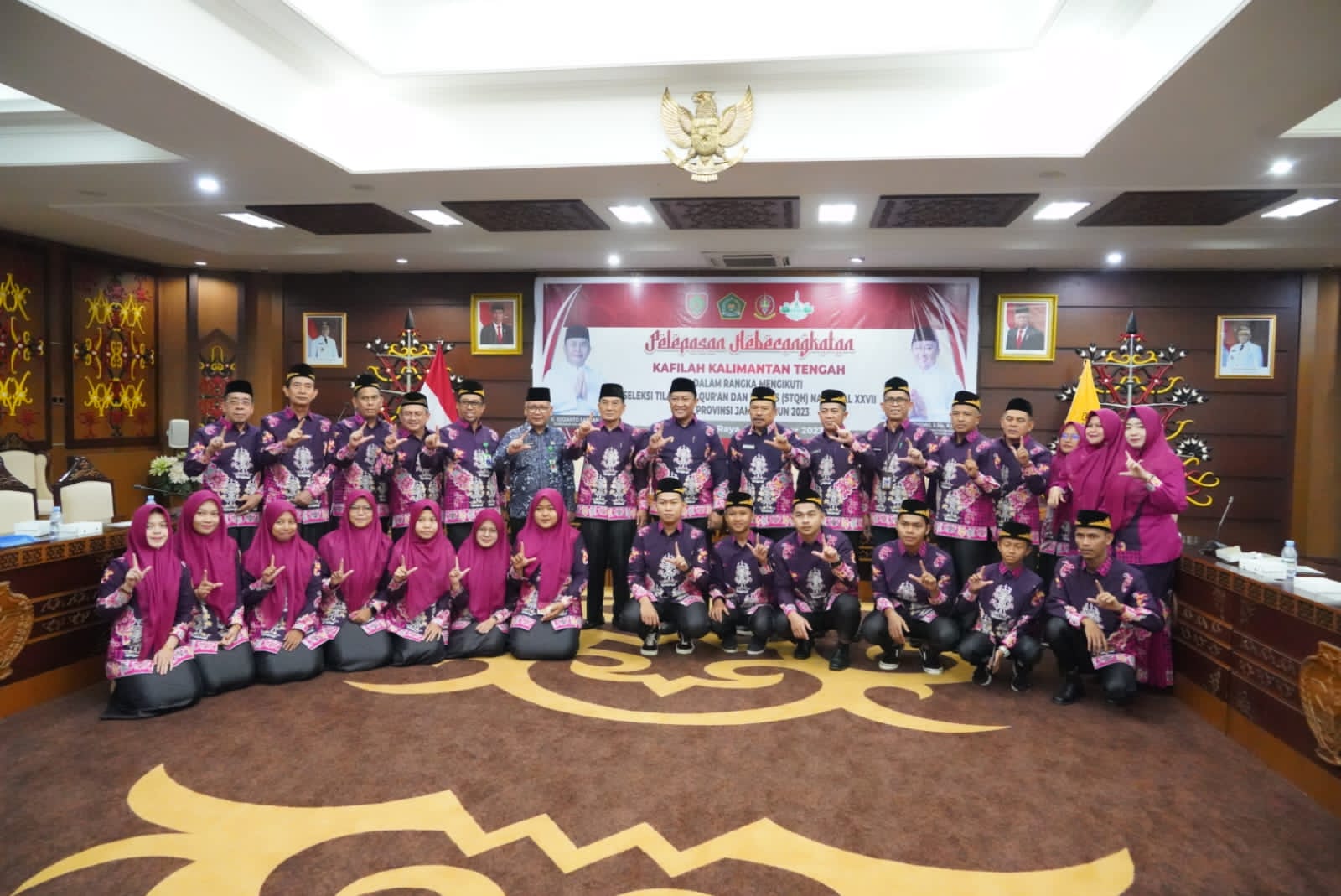 Wagub Edy Pratowo Lepas Kafilah Kalteng Ikuti STQH Nasional XXVII di Provinsi Jambi 