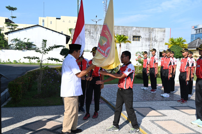 Pj Bupati Budi Santosa Lepas Kontingen Kobar Ikuti IBAB dan Upacara Hari Sumpah Pemuda ke-96 Tingkat Provinsi Kalteng