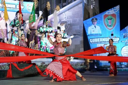 Lomba Tari Kreasi Daerah Ramaikan Bundaran Besar Palangka Raya