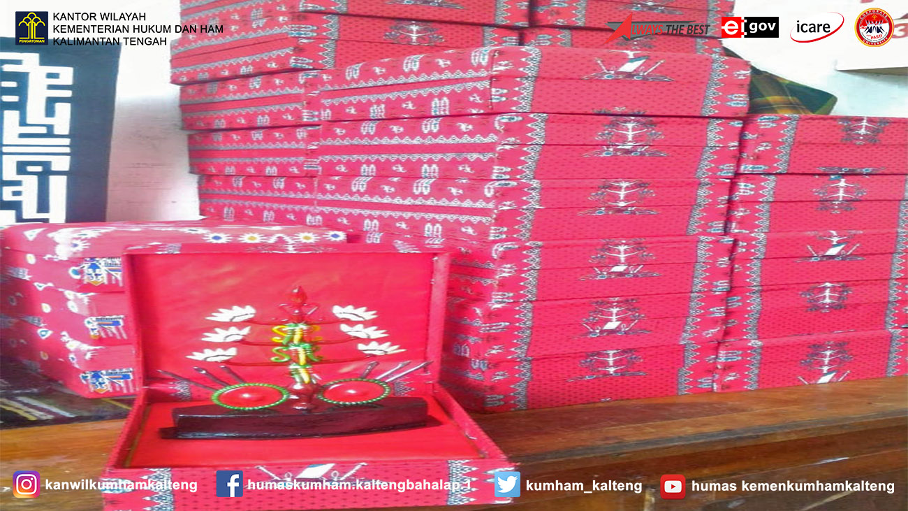 DPRD Kota Palangkaraya Borong Plakat Batang Garing buatan WBP Rutan Palangka Raya