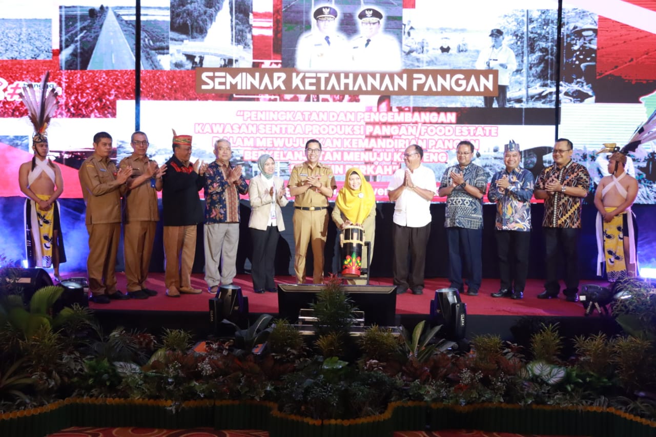 Asisten Ekbang Sri Widanarni Buka Seminar Ketahanan Pangan di Provinsi Kalteng Tahun 2023