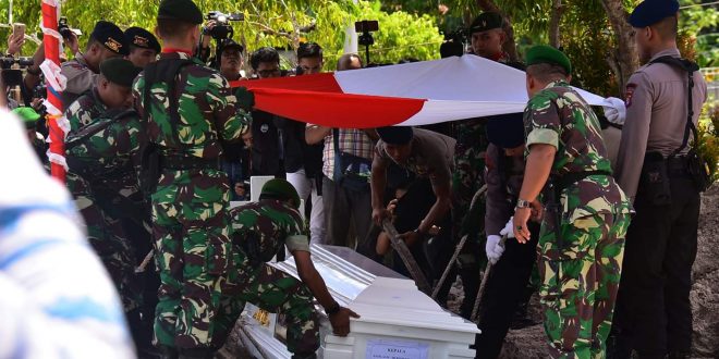 Prosesi Pemakaman Reinout Sylvanus Di Taman Makam Pahlawan