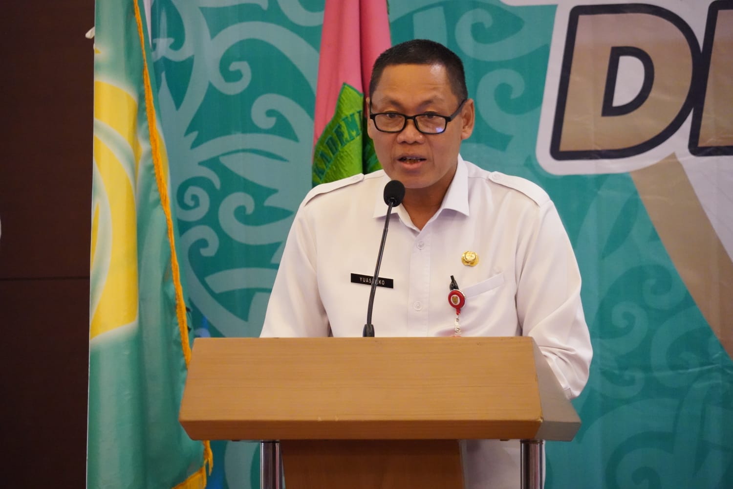 Sahli Yuas Elko Sampaikan Harapan dan Pesan pada Wisuda ke-XV dan Dies natalis ke-XVIII TA 2022/2023 Akbid Betang Asi Raya