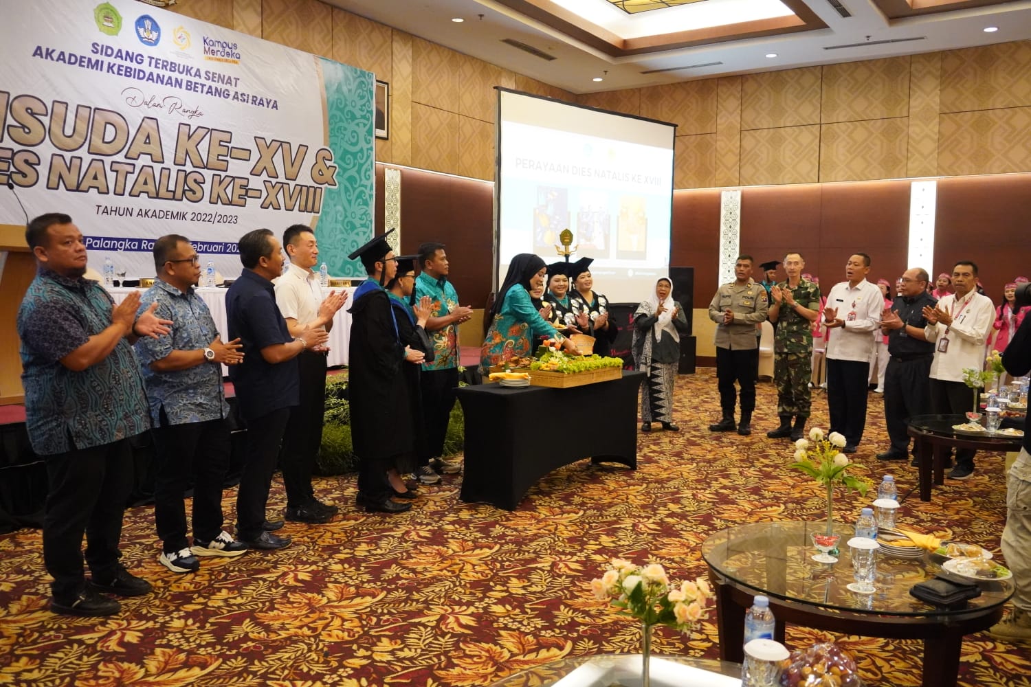 Sahli Yuas Elko Sampaikan Harapan dan Pesan pada Wisuda ke-XV dan Dies natalis ke-XVIII TA 2022/2023 Akbid Betang Asi Raya