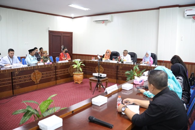 Plt. Sekda H.M Katma F Dirun Pimpin Rapat Persiapan Kegiatan National Halal Fair Tahun 2025 di Kalteng