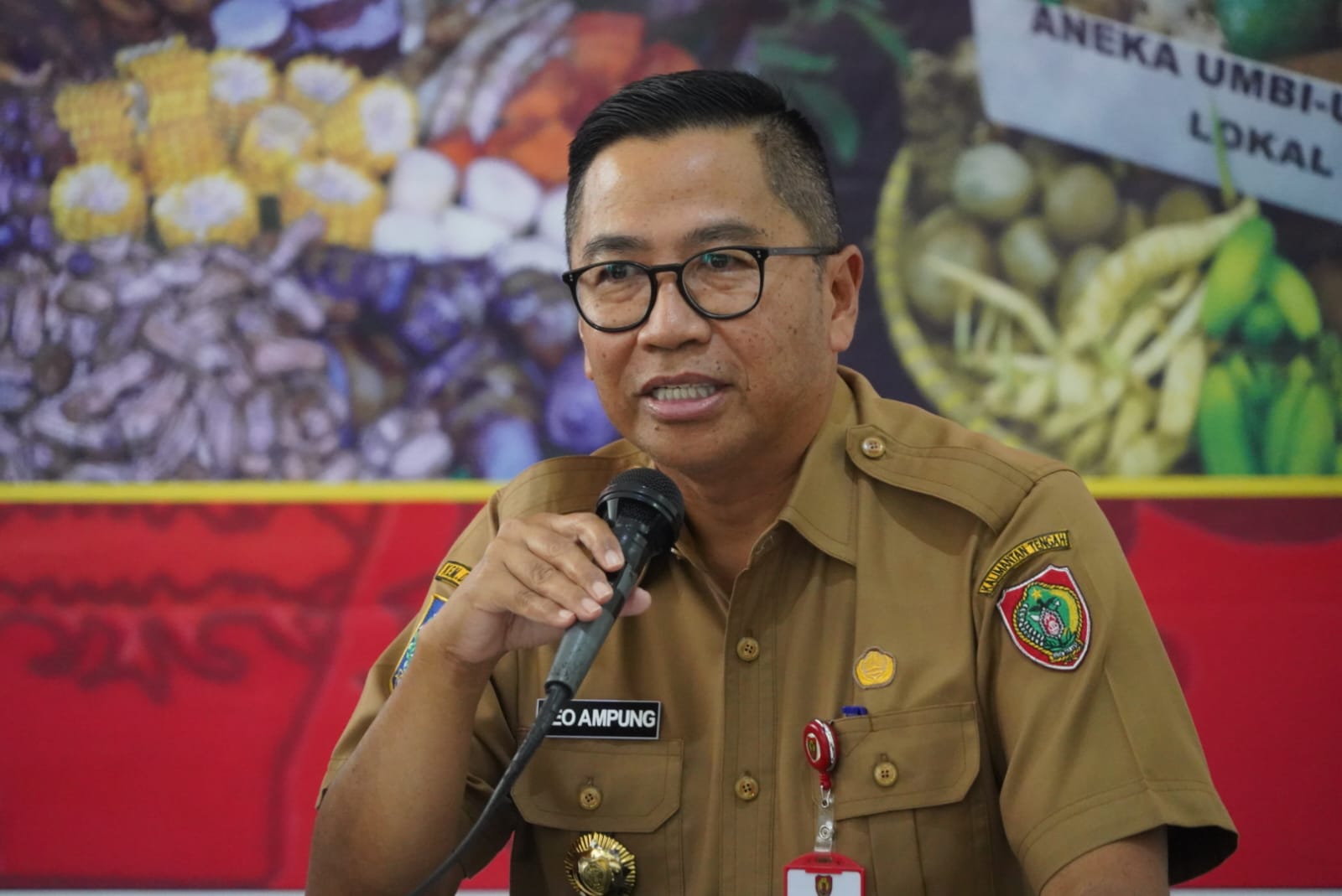 Asisten Bidang Ekbang Leonard S. Ampung Pimpin Rakor Ketersediaan Bahan Pangan