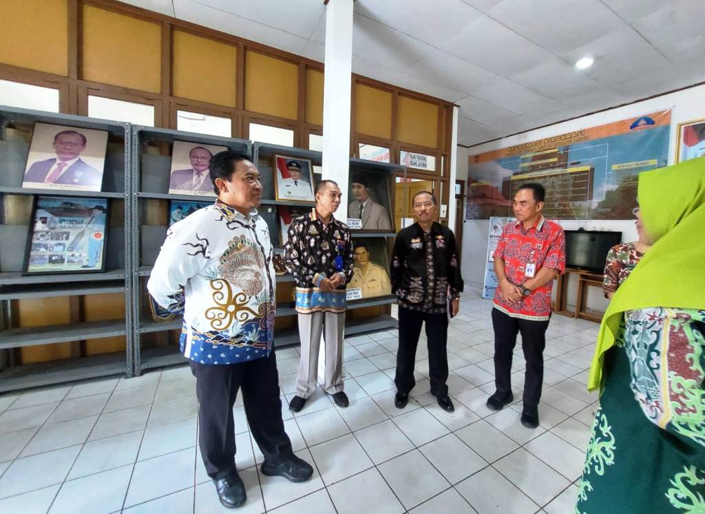 Wagub Edy Pratowo Kunjungi Dispursip Kalteng, Tekankan Perlunya Pembenahan Bangunan Lama untuk Fasilitas Layanan Lebih Baik