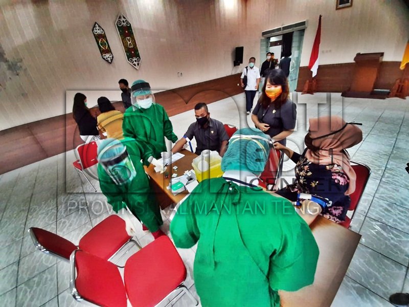 Pimpinan dan Anggota DPRD Ikuti Rapid Test Covid-19