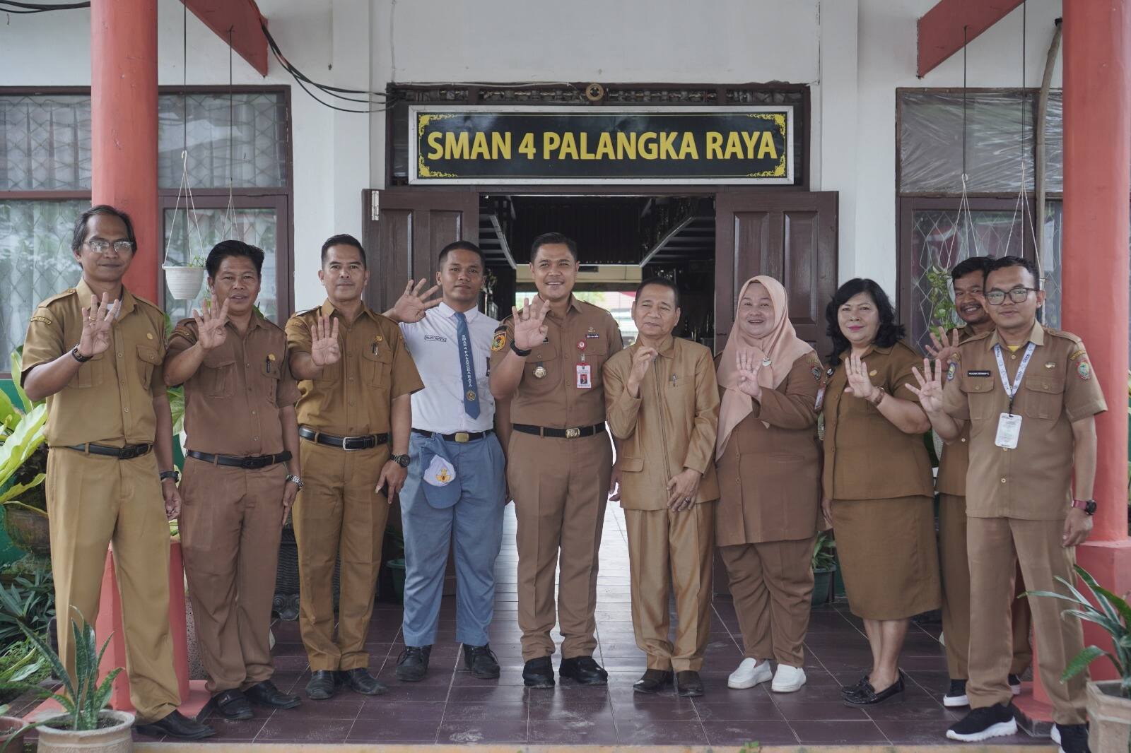 ‎Pantau Kegiatan Pembelajaran Hybrid, Plt. Kadisdik Kalteng Motivasi Siswa-Siswi